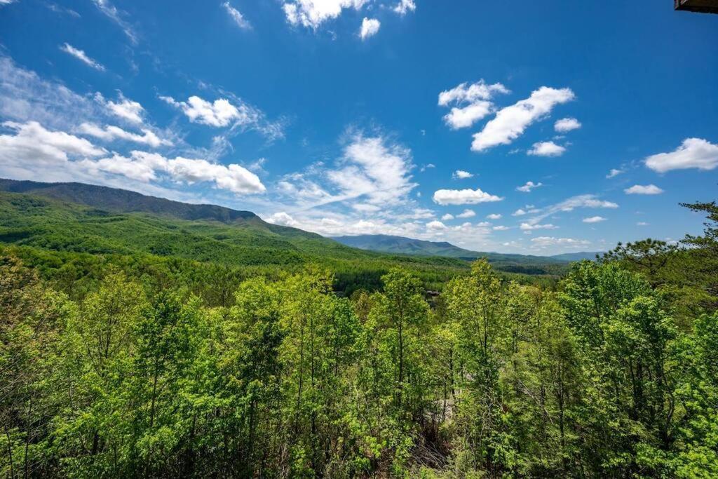 Holiday home Access To 3 Pools & Pickleball! View! Shuffleboard! Arcade! Hot Tub!