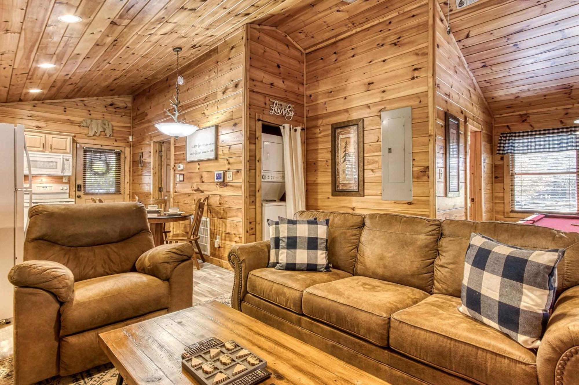 Holiday home Dog Friendly, Romantic Mtn Getaway Hot Tub Pool