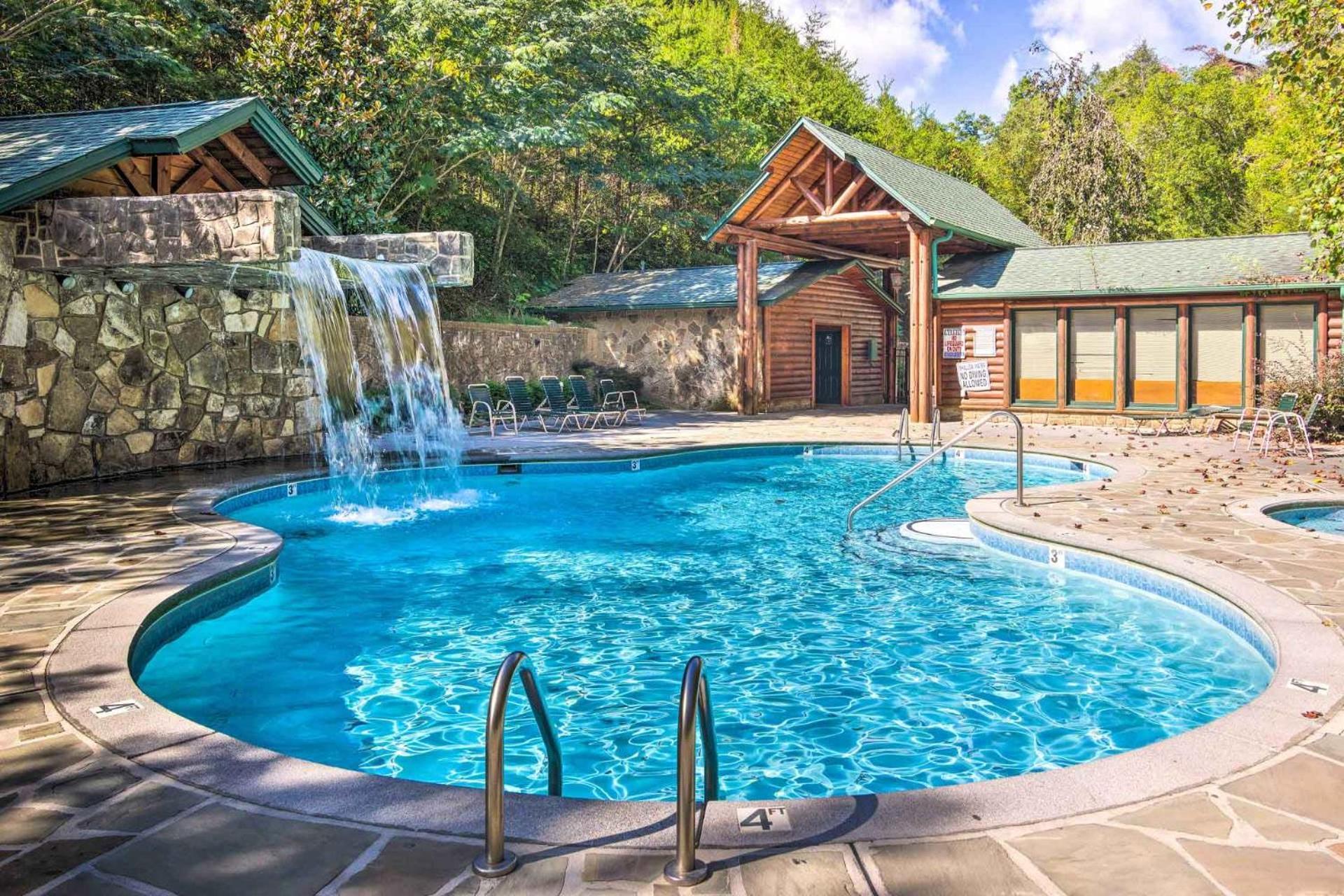 Dog Friendly, Romantic Mtn Getaway Hot Tub Pool Holiday home Gatlinburg