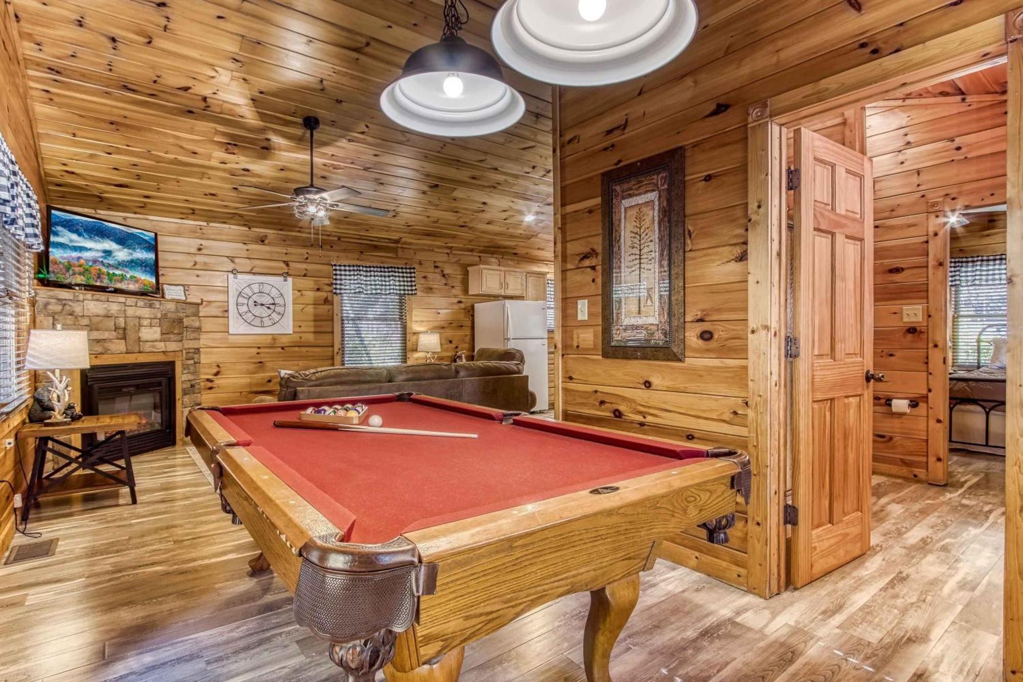 Dog Friendly, Romantic Mtn Getaway Hot Tub Pool *