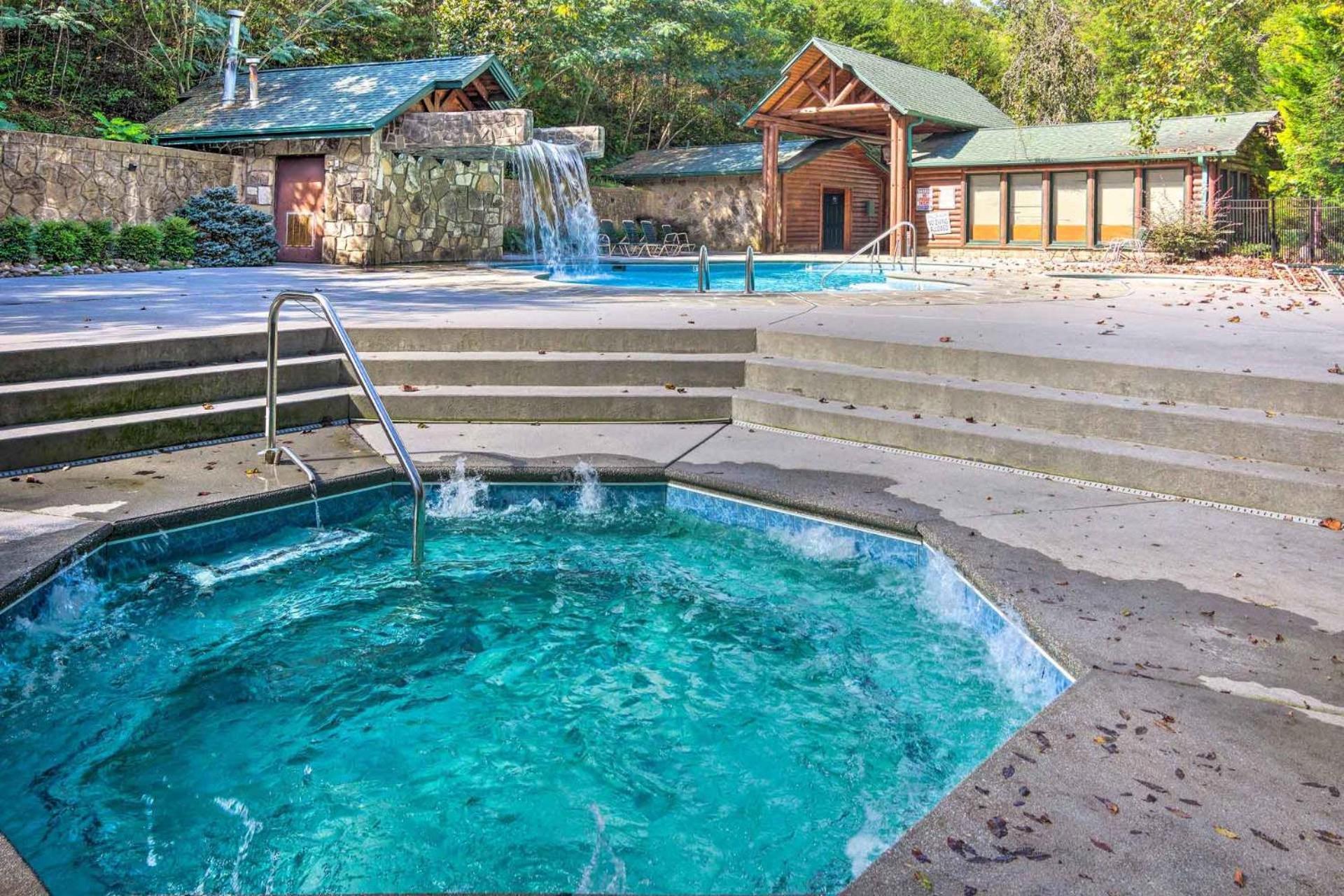 Holiday home Dog Friendly, Romantic Mtn Getaway Hot Tub Pool *