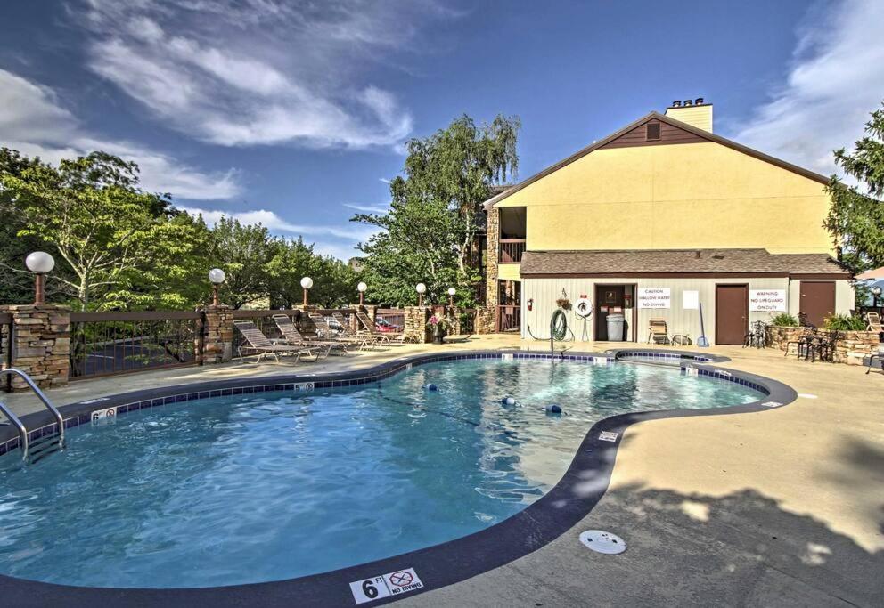 Holiday home Lux Retro Getaway W/ Ober & Smoky Mtn Views! *