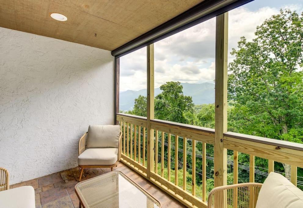 Holiday home Lux Retro Getaway W/ Ober & Smoky Mtn Views!