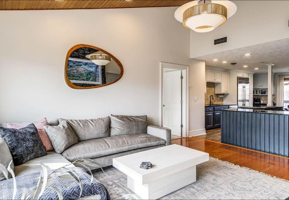 Holiday home Lux Retro Getaway W/ Ober & Smoky Mtn Views! Gatlinburg