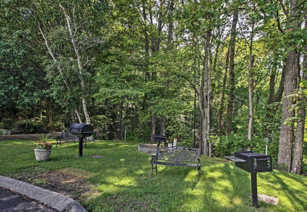 Holiday home Lux Retro Getaway W/ Ober & Smoky Mtn Views!