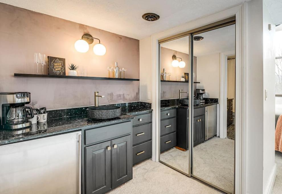 Lux Retro Getaway W/ Ober & Smoky Mtn Views! Holiday home Gatlinburg