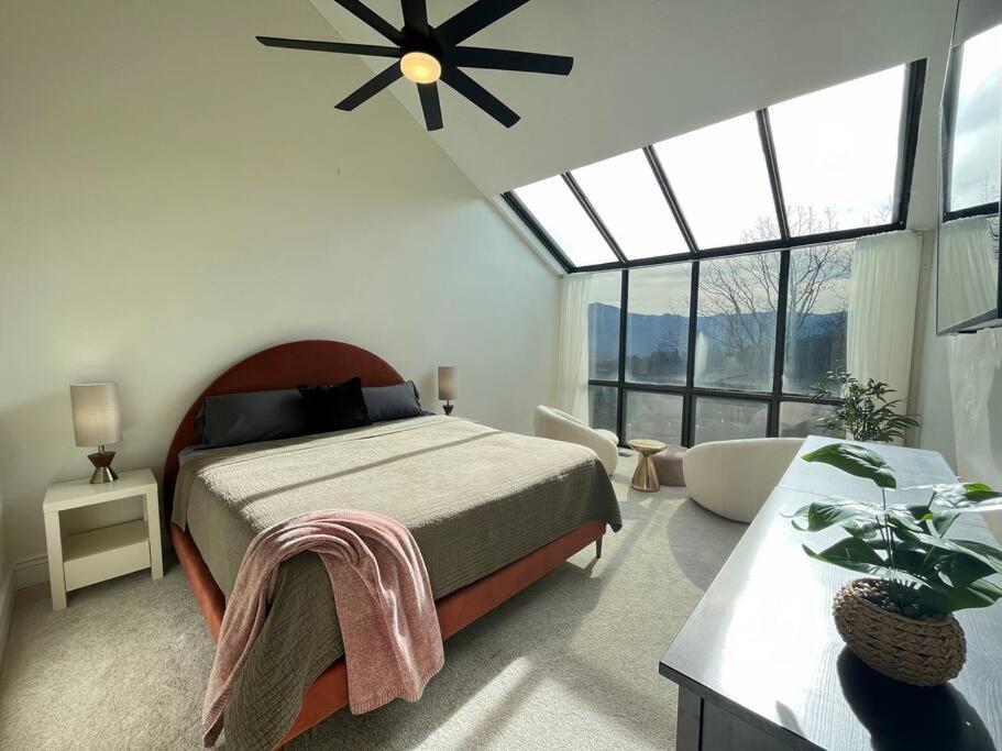 Lux Retro Getaway W/ Ober & Smoky Mtn Views!