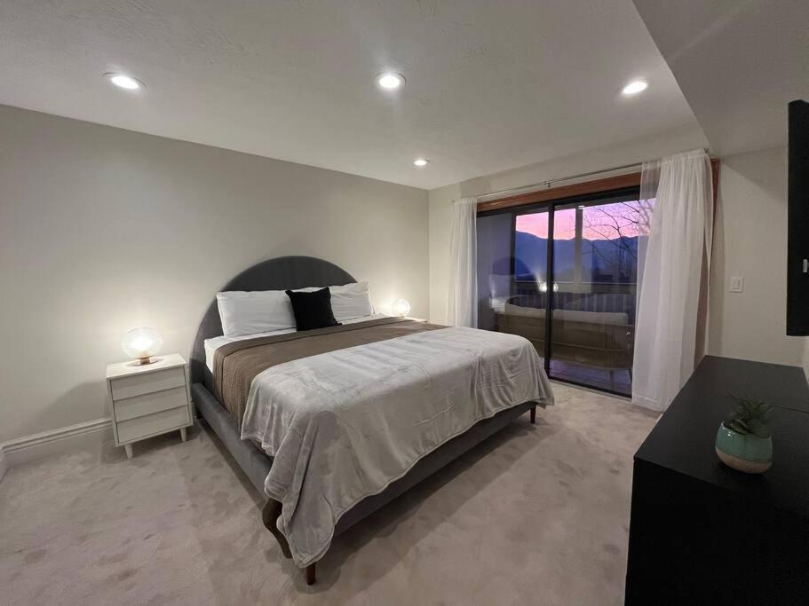 Lux Retro Getaway W/ Ober & Smoky Mtn Views! Gatlinburg