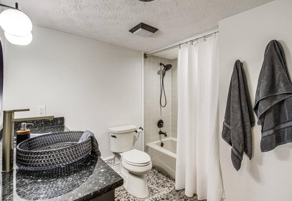 Lux Retro Getaway W/ Ober & Smoky Mtn Views! Holiday home