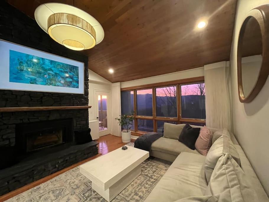Holiday home Lux Retro Getaway W/ Ober & Smoky Mtn Views! *