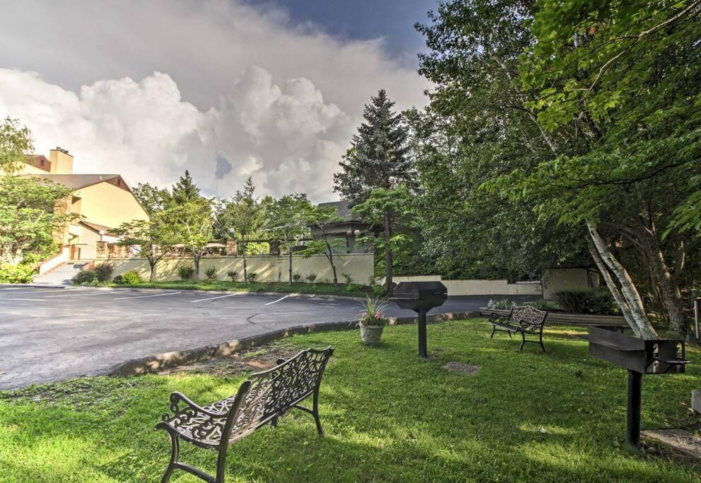Lux Retro Getaway W/ Ober & Smoky Mtn Views! Gatlinburg