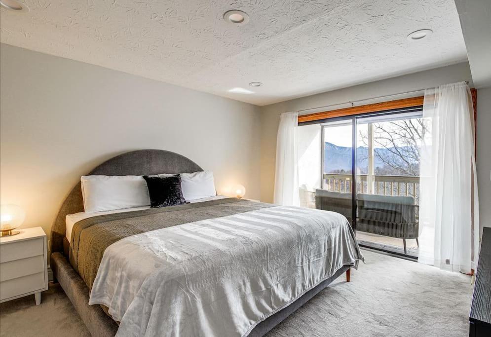 Holiday home Lux Retro Getaway W/ Ober & Smoky Mtn Views! *