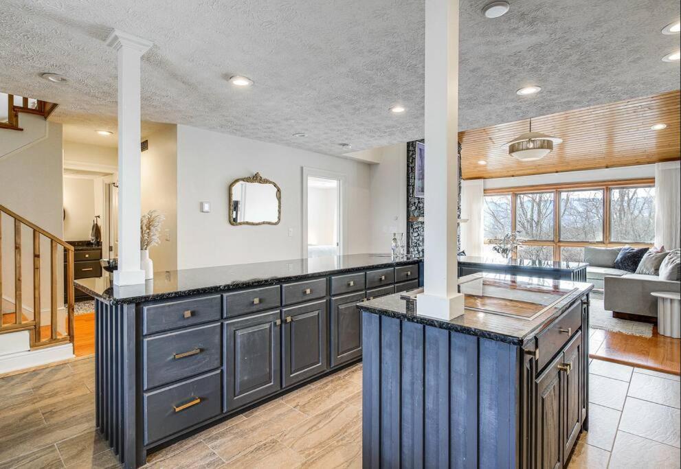 Holiday home Lux Retro Getaway W/ Ober & Smoky Mtn Views! Gatlinburg