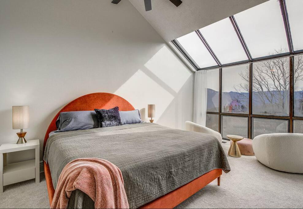 Lux Retro Getaway W/ Ober & Smoky Mtn Views! Gatlinburg
