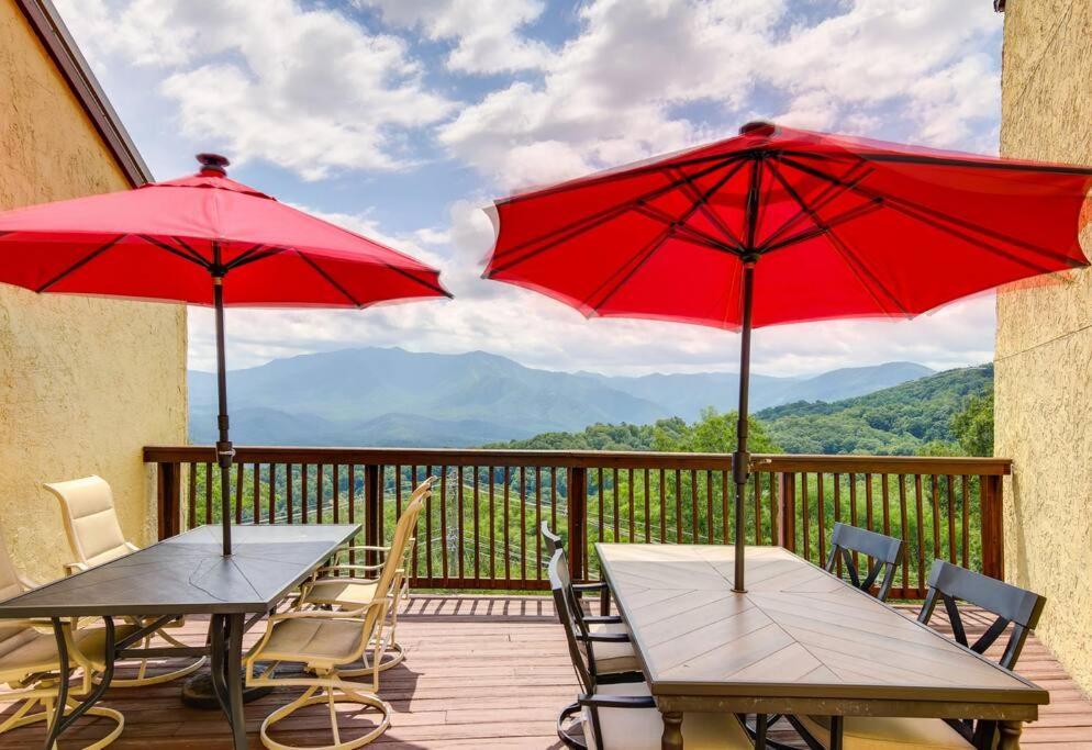 Lux Retro Getaway W/ Ober & Smoky Mtn Views!