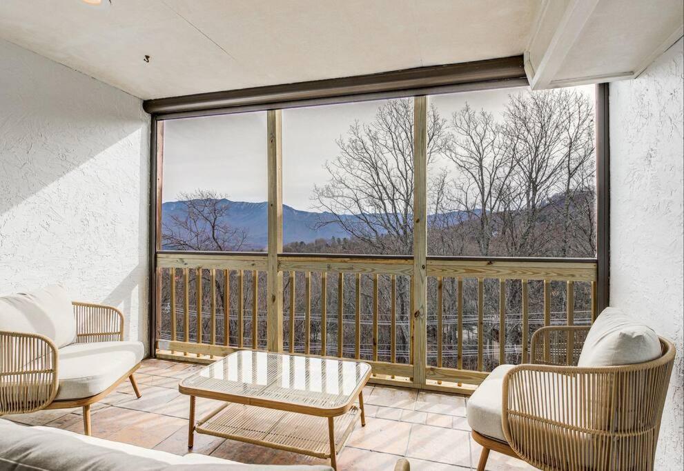 Lux Retro Getaway W/ Ober & Smoky Mtn Views!