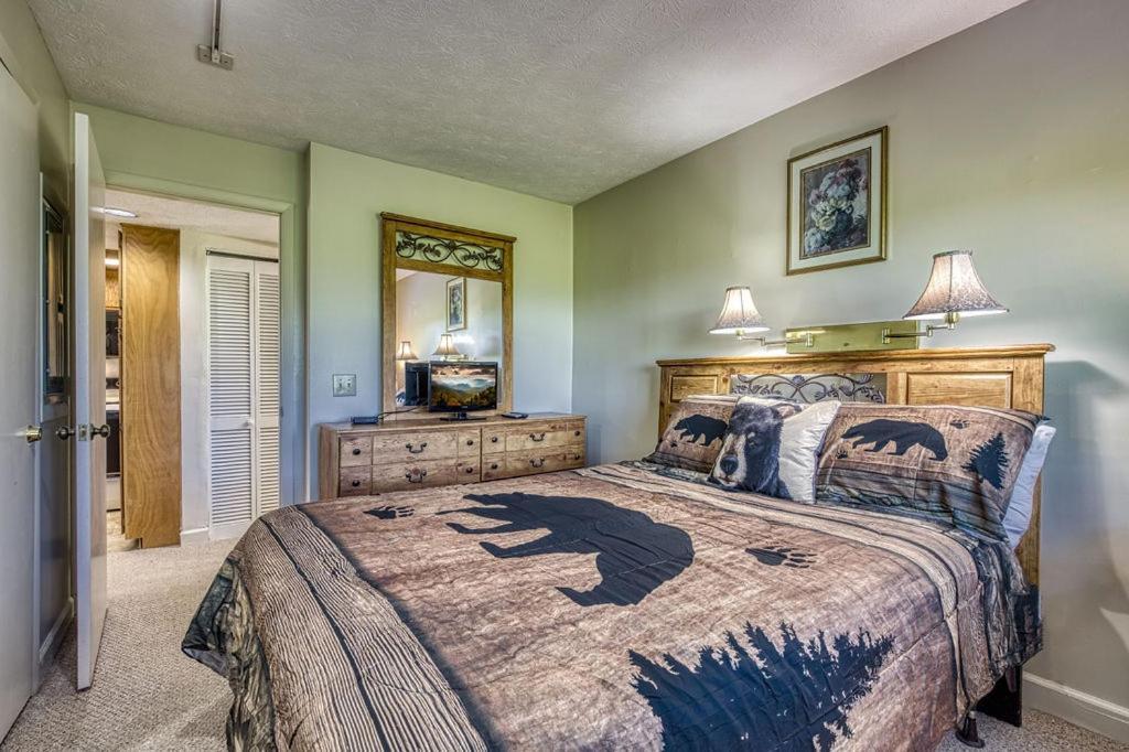 Holiday home Mountain Escape, Pool, 1089 Free Tickets Each Paid Day, Dollywood And More, Mountain Views
