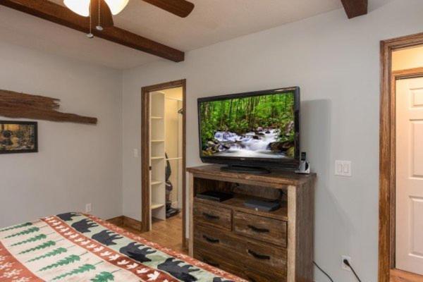 Treehouse Between And Pigeon Forge. Pet Friendly! Holiday home *