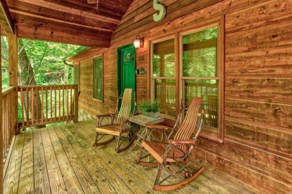 Treehouse Between And Pigeon Forge. Pet Friendly! Gatlinburg