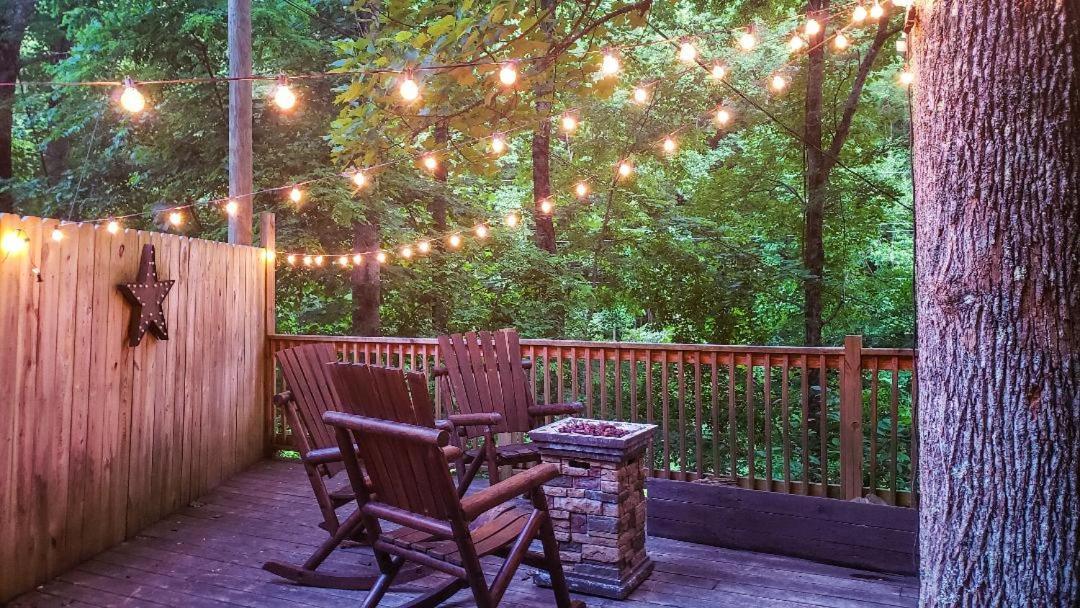 Treehouse Between And Pigeon Forge. Pet Friendly!