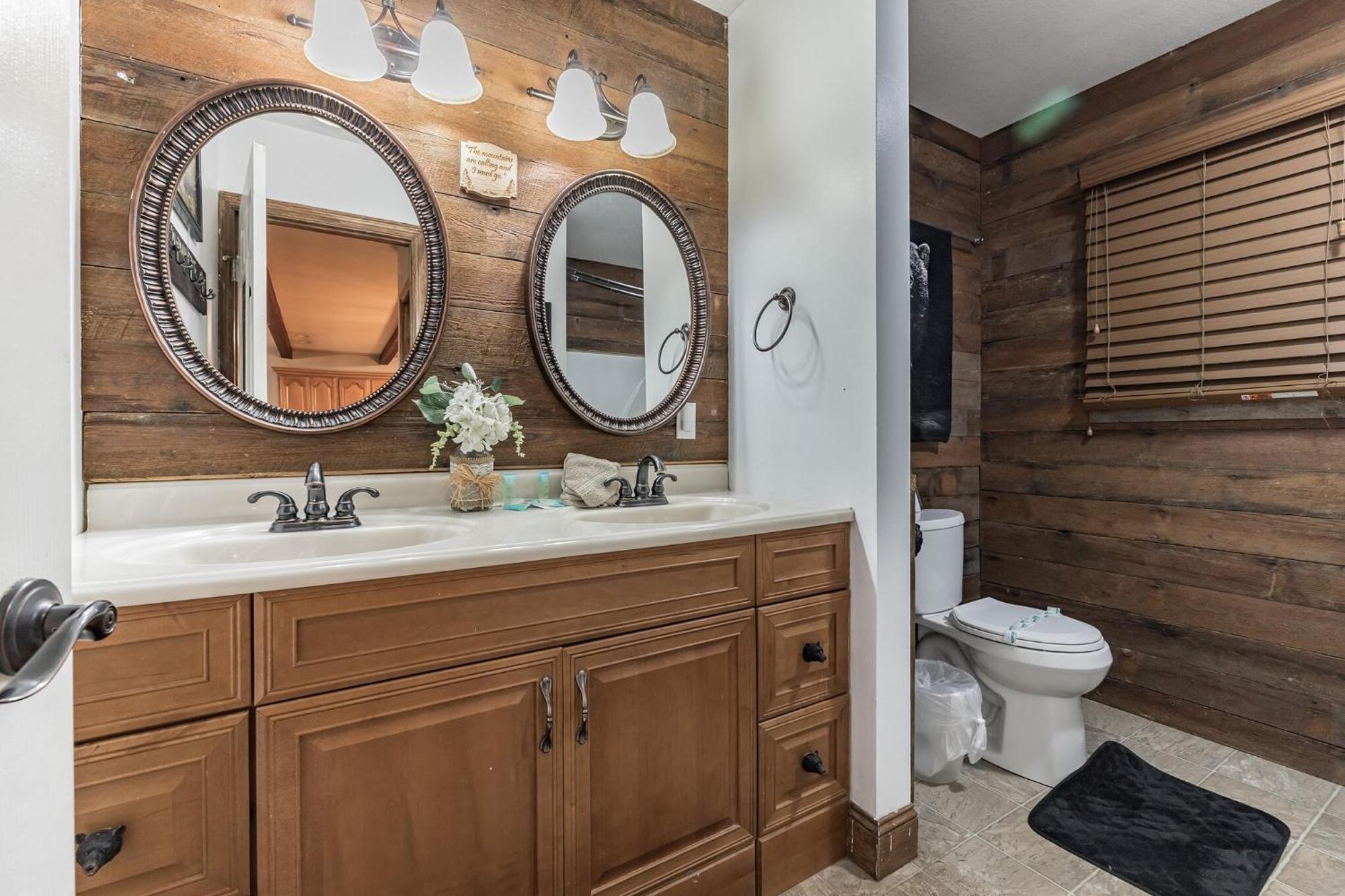 Treehouse Between And Pigeon Forge. Pet Friendly! *