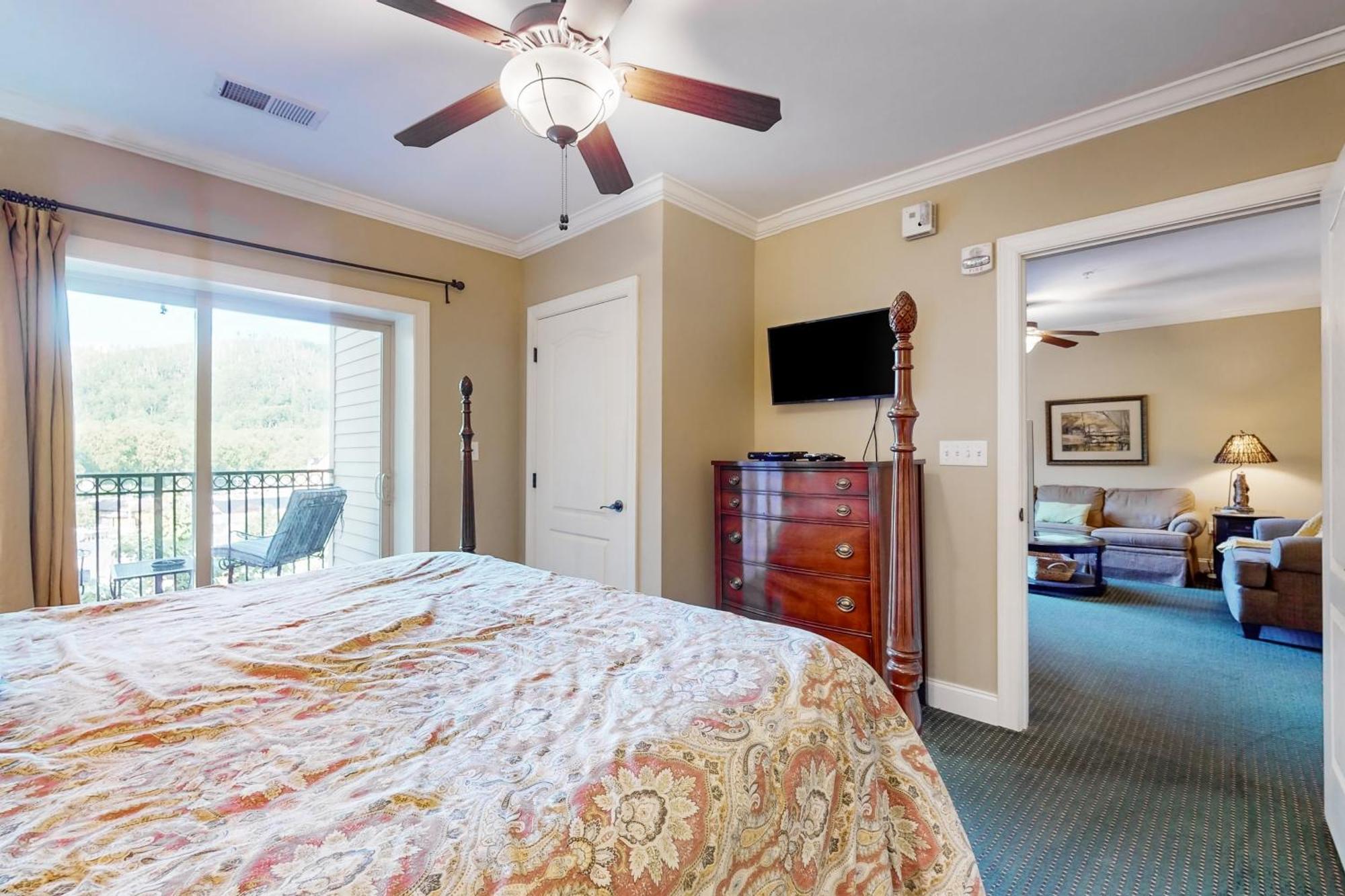 Apartment Summit Manor Unit B3062 *