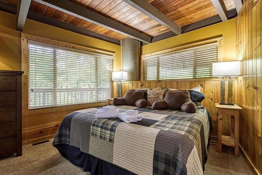 Views: Mountain With Expansive Decks Holiday home Gatlinburg