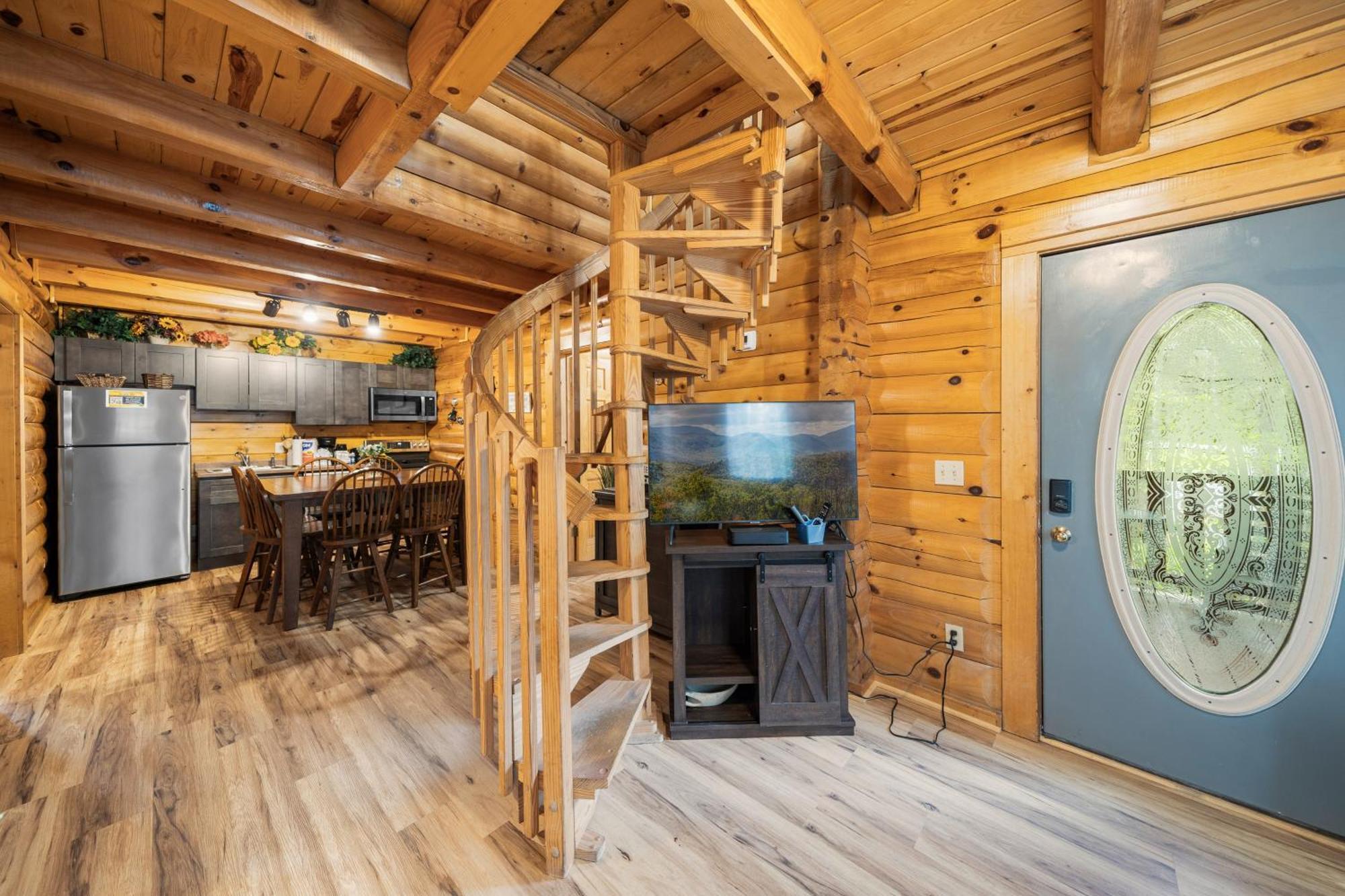 Parkway Treasure * Gatlinburg