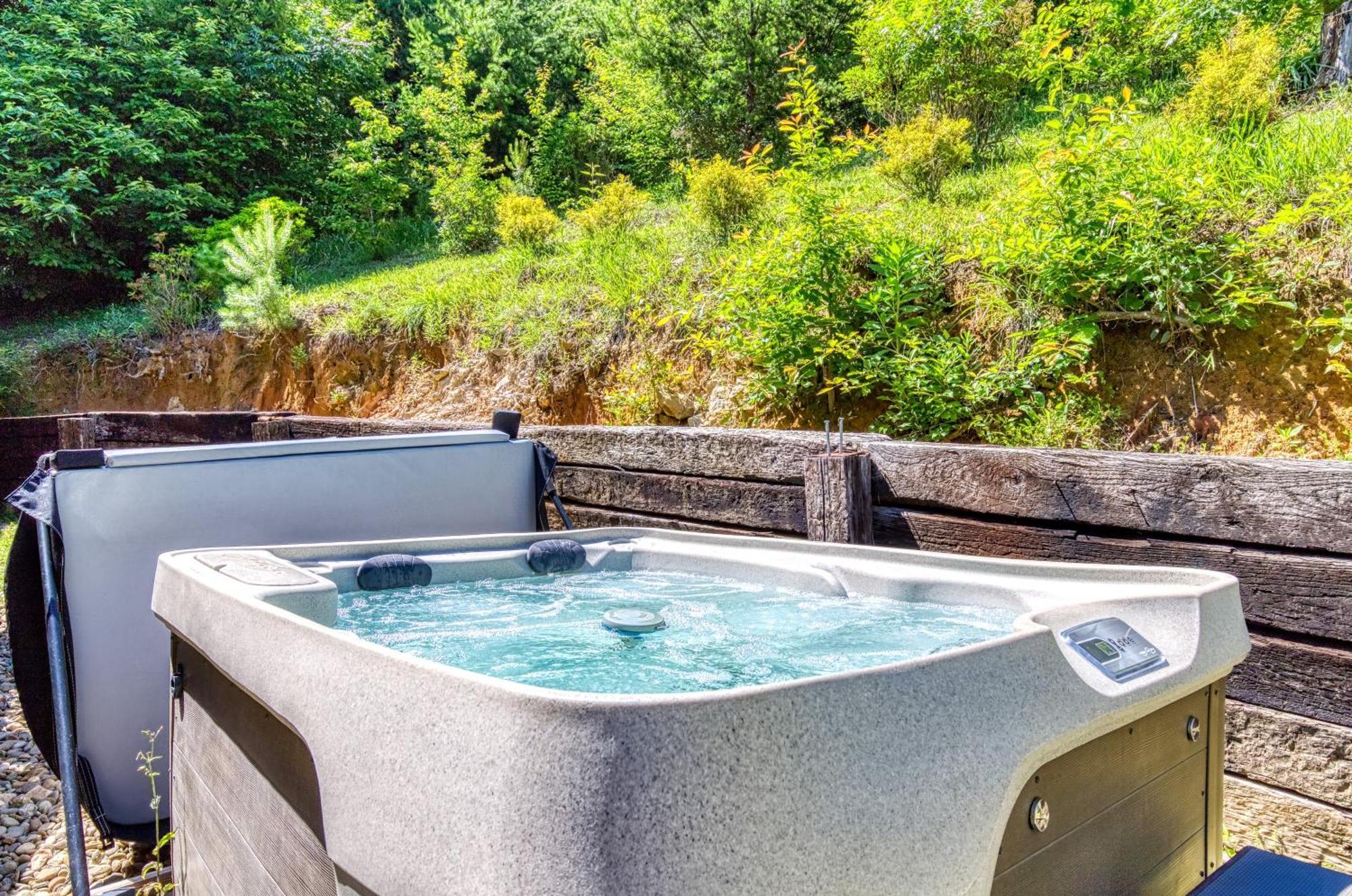 Key Lime Pie, Hot Tub,wifi, 1089 Free Tickets Each Paid Day, Dollywood And