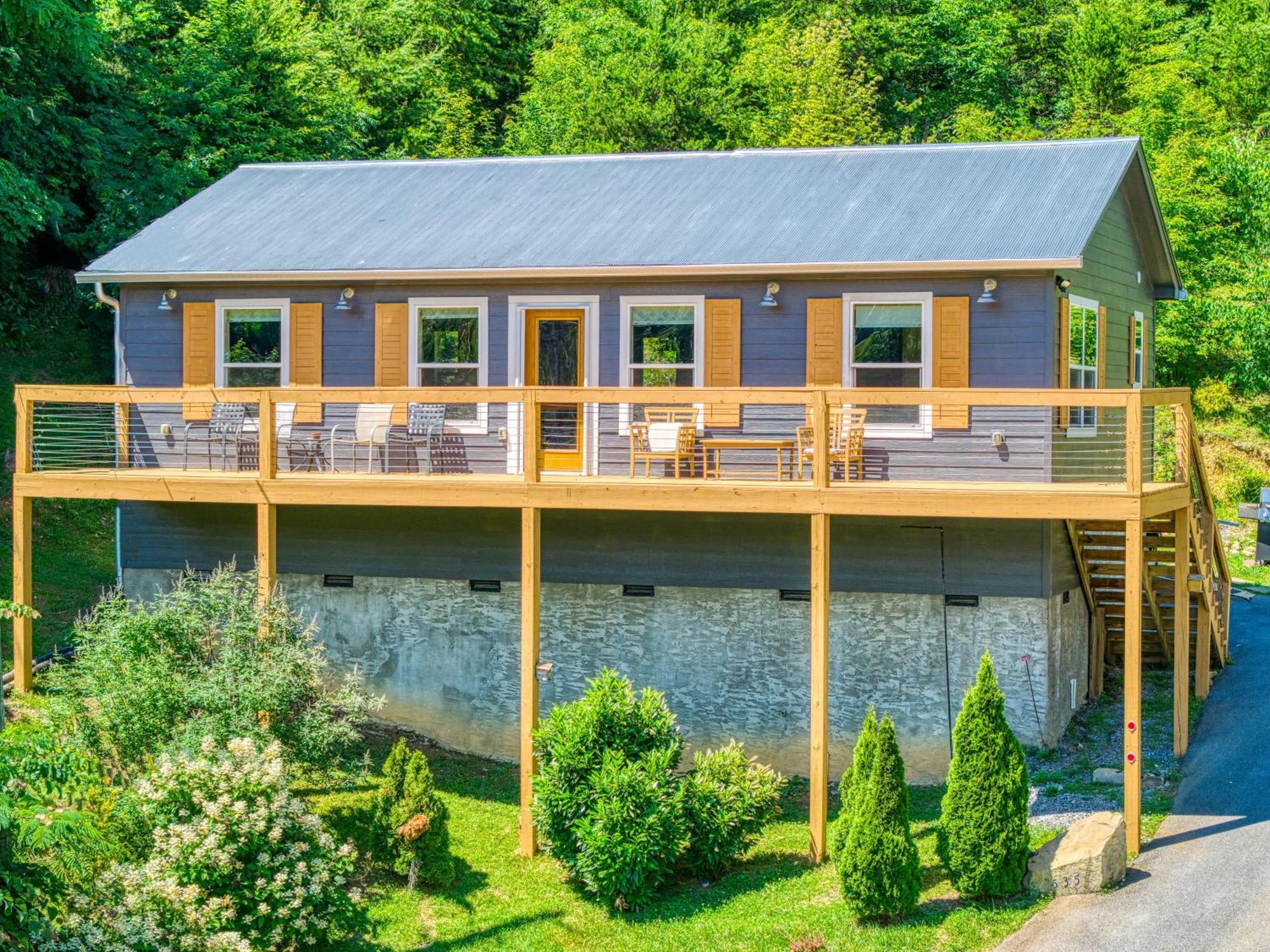 Key Lime Pie, Hot Tub,wifi, 1089 Free Tickets Each Paid Day, Dollywood And Chalet Gatlinburg