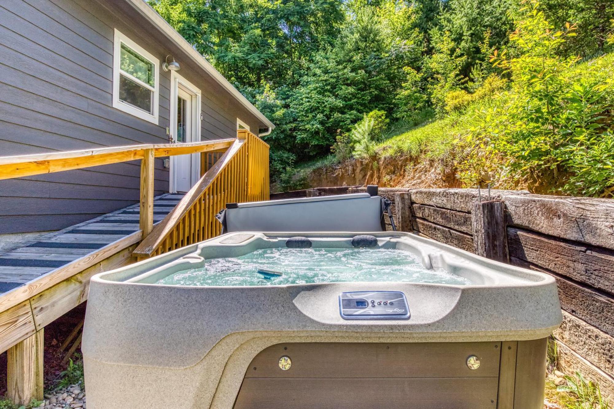 Key Lime Pie, Hot Tub,wifi, 1089 Free Tickets Each Paid Day, Dollywood And