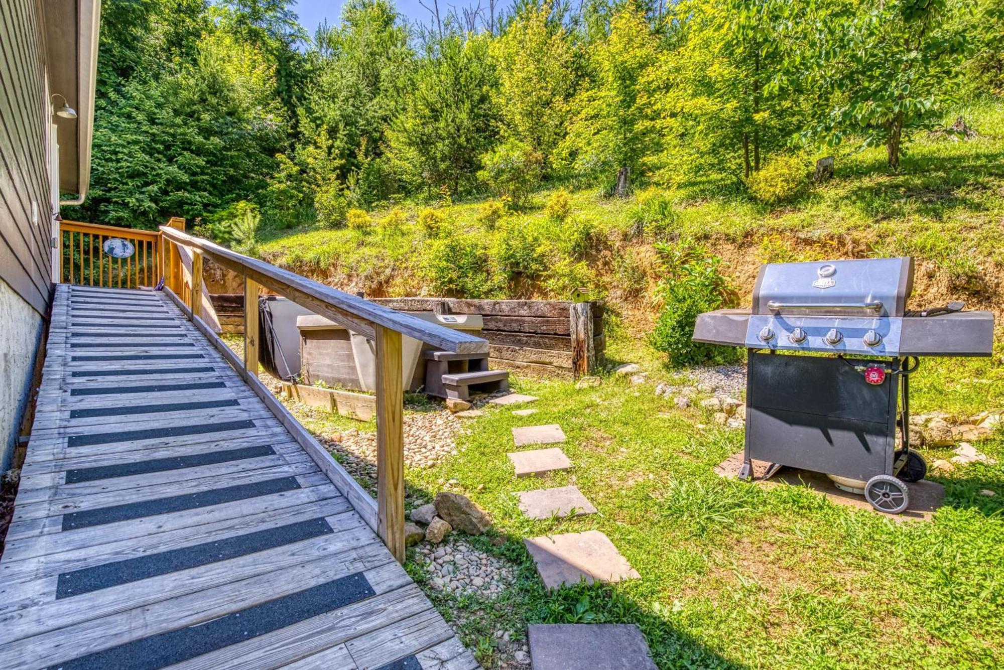 Key Lime Pie, Hot Tub,wifi, 1089 Free Tickets Each Paid Day, Dollywood And Chalet