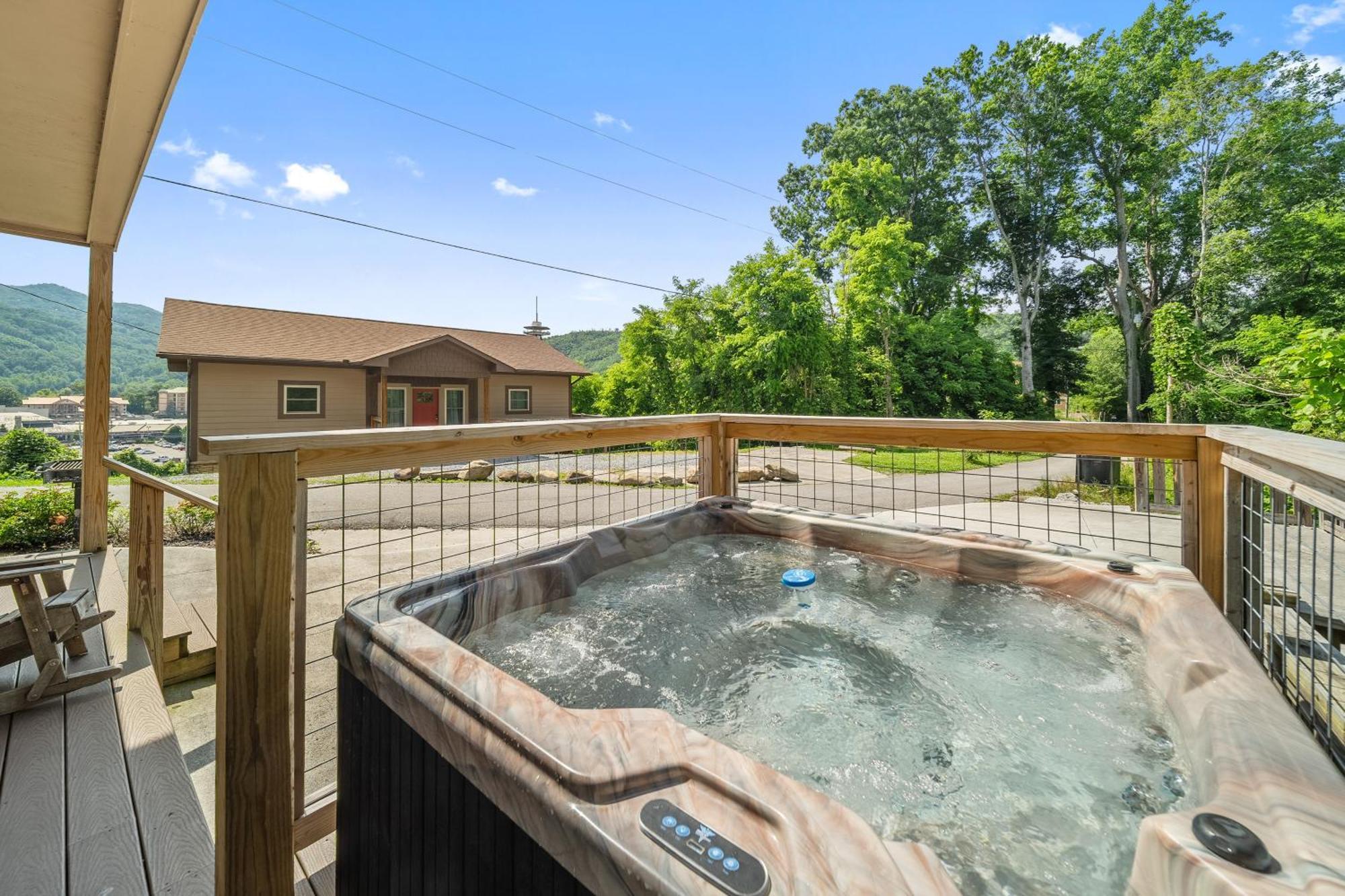 Holiday home Private, Bliss With Hot Tub And Views Gatlinburg