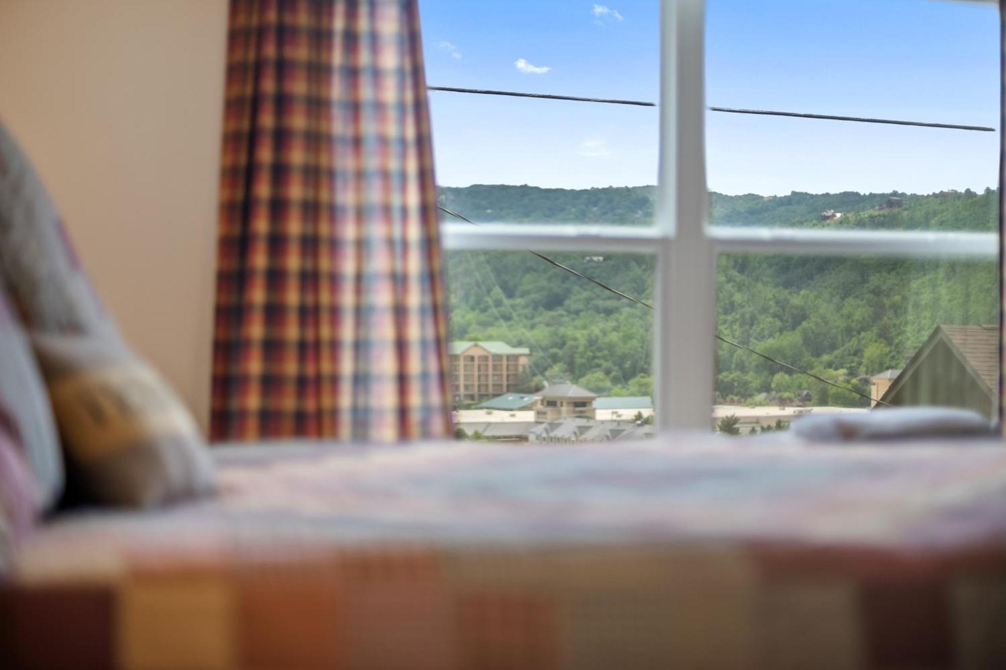 Holiday home Private, Bliss With Hot Tub And Views *