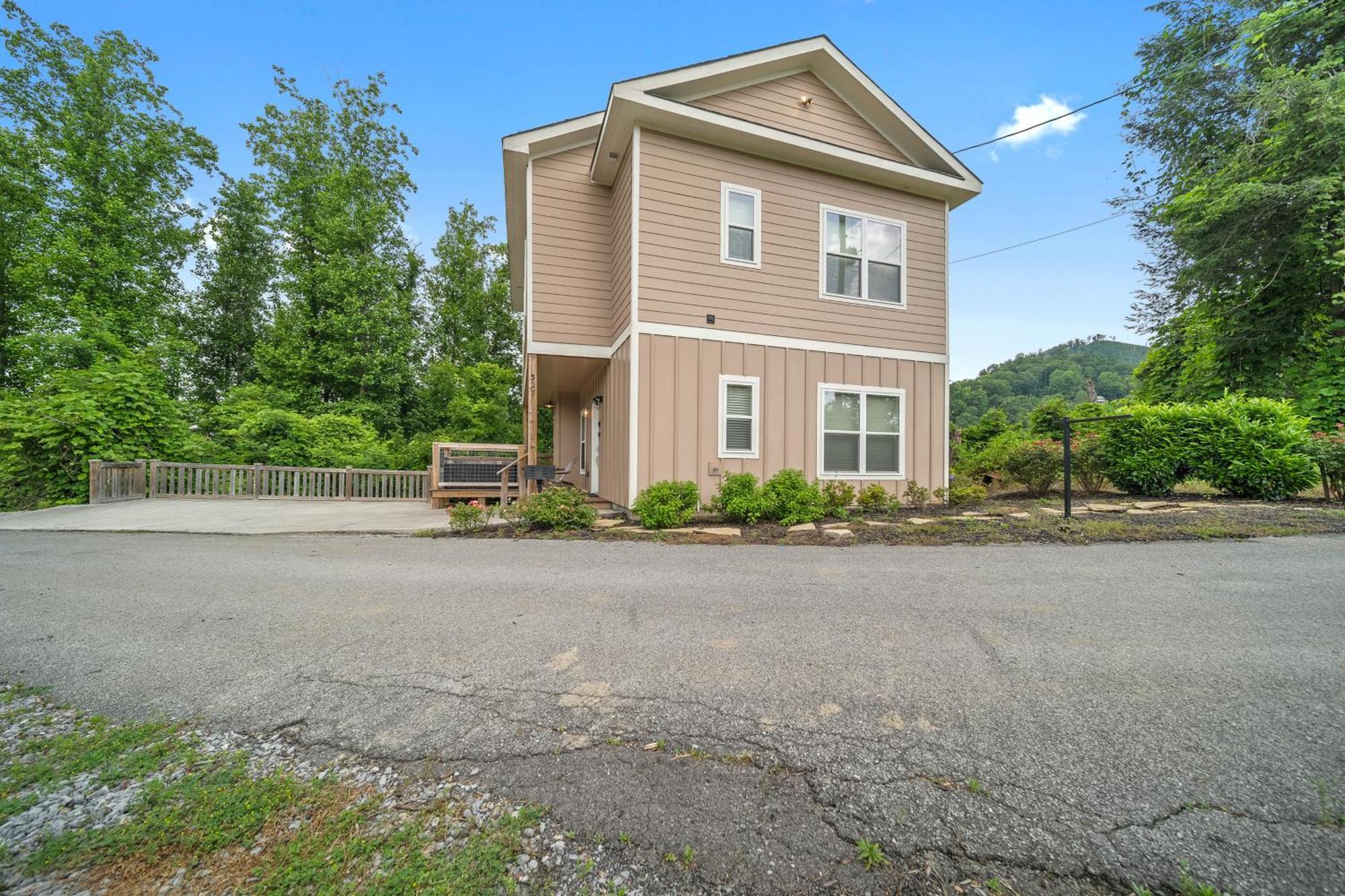 Private, Bliss With Hot Tub And Views Holiday home Gatlinburg