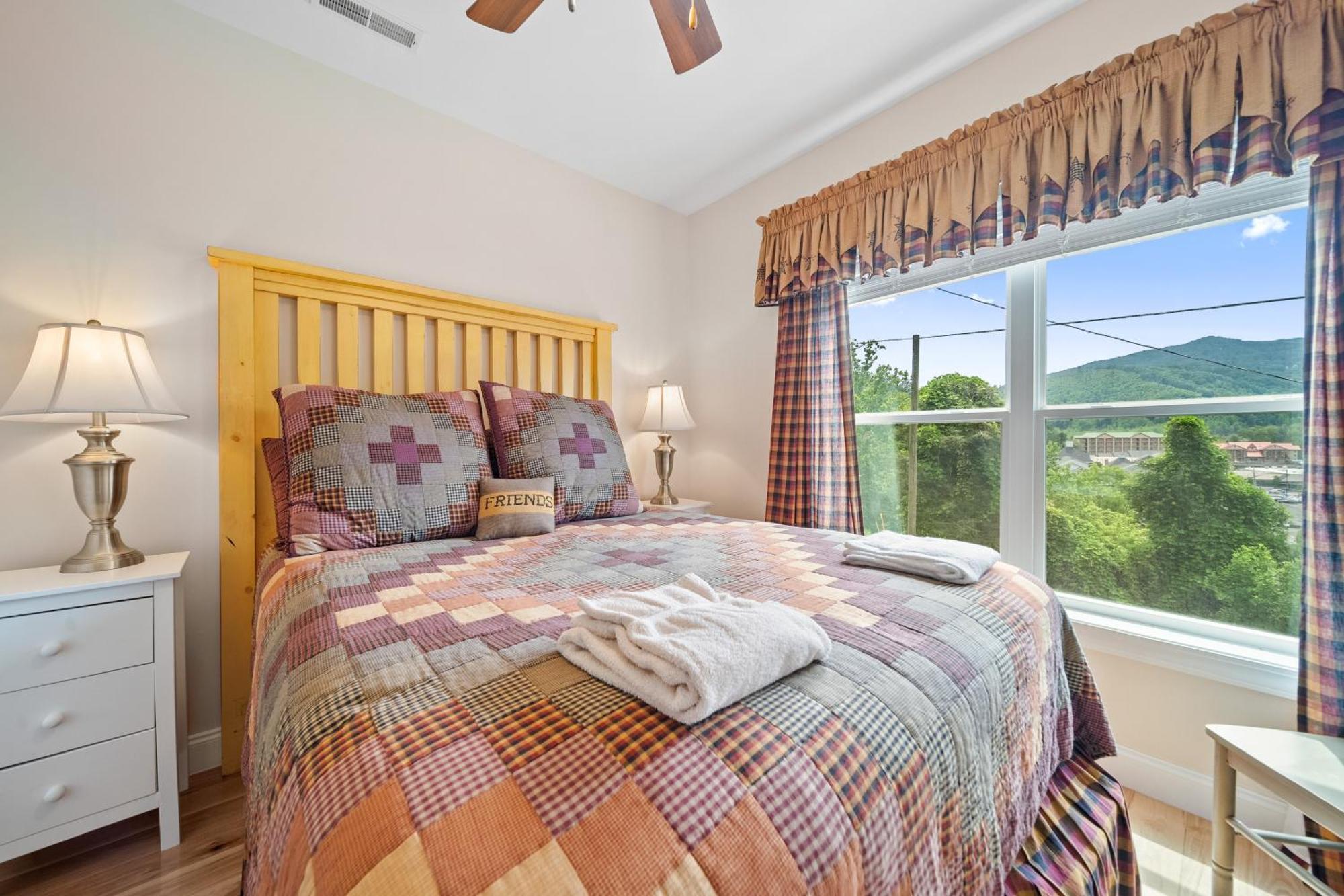 Holiday home Private, Bliss With Hot Tub And Views *
