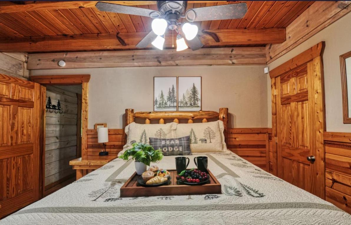 Holiday home The Woodshed -peaceful 3 Level Ideally Located With Pool Table, Hot Tub, Wi-fi