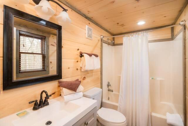 Peaceful Escape By Stony Brook Holiday home Gatlinburg