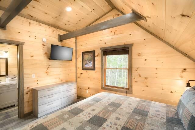 Peaceful Escape By Stony Brook * Gatlinburg