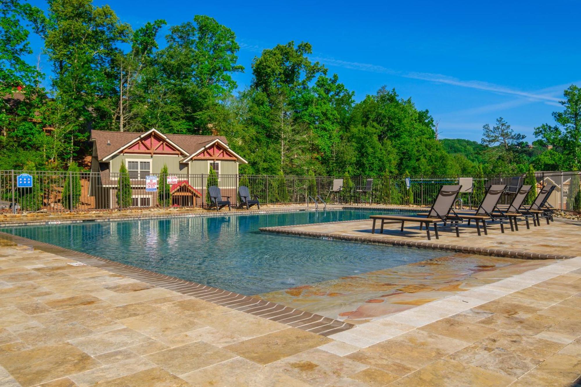 Smoky Pines Chalet Gatlinburg