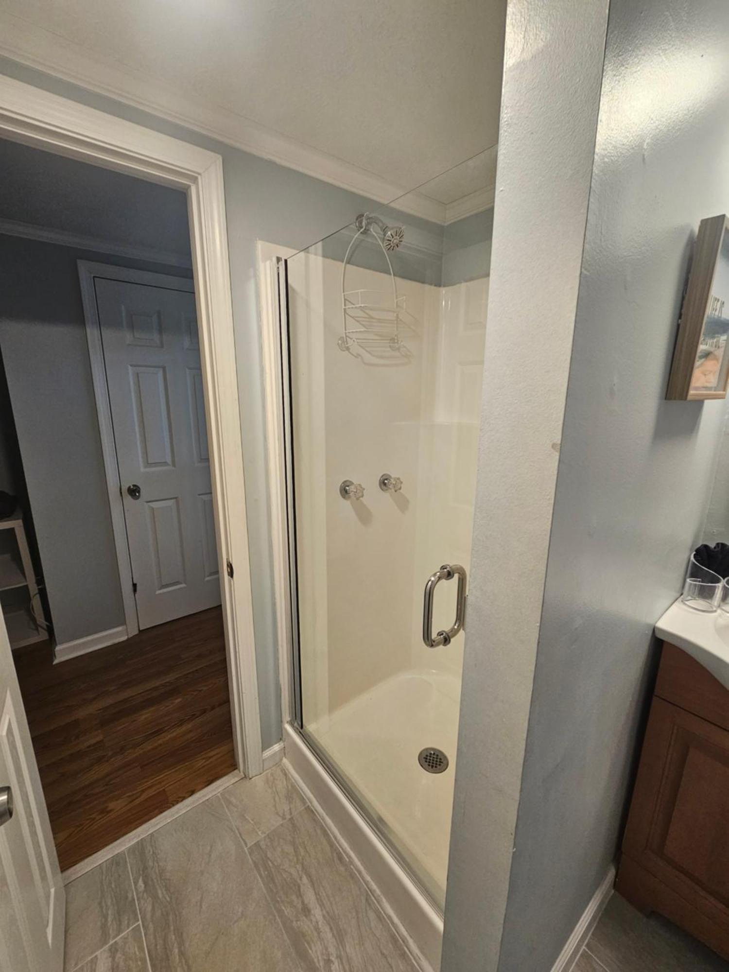 Holiday home **special Rate** Peaceful Cabin With Gameroom Near Downtown