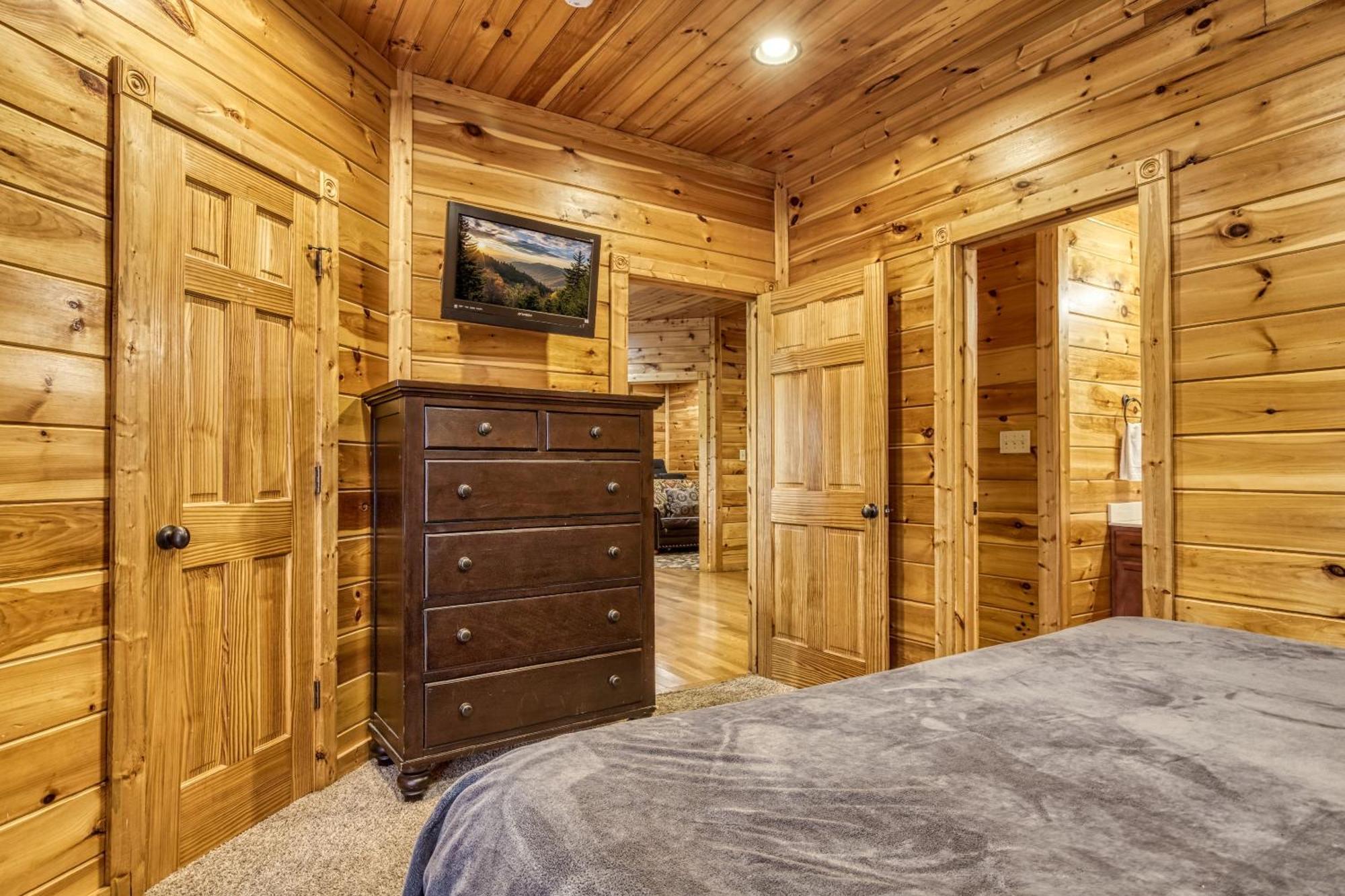 Holiday home Heights, Hot Tub, Game Room, Theater Room, 1089 Of Free Tickets For Each Paid Day *