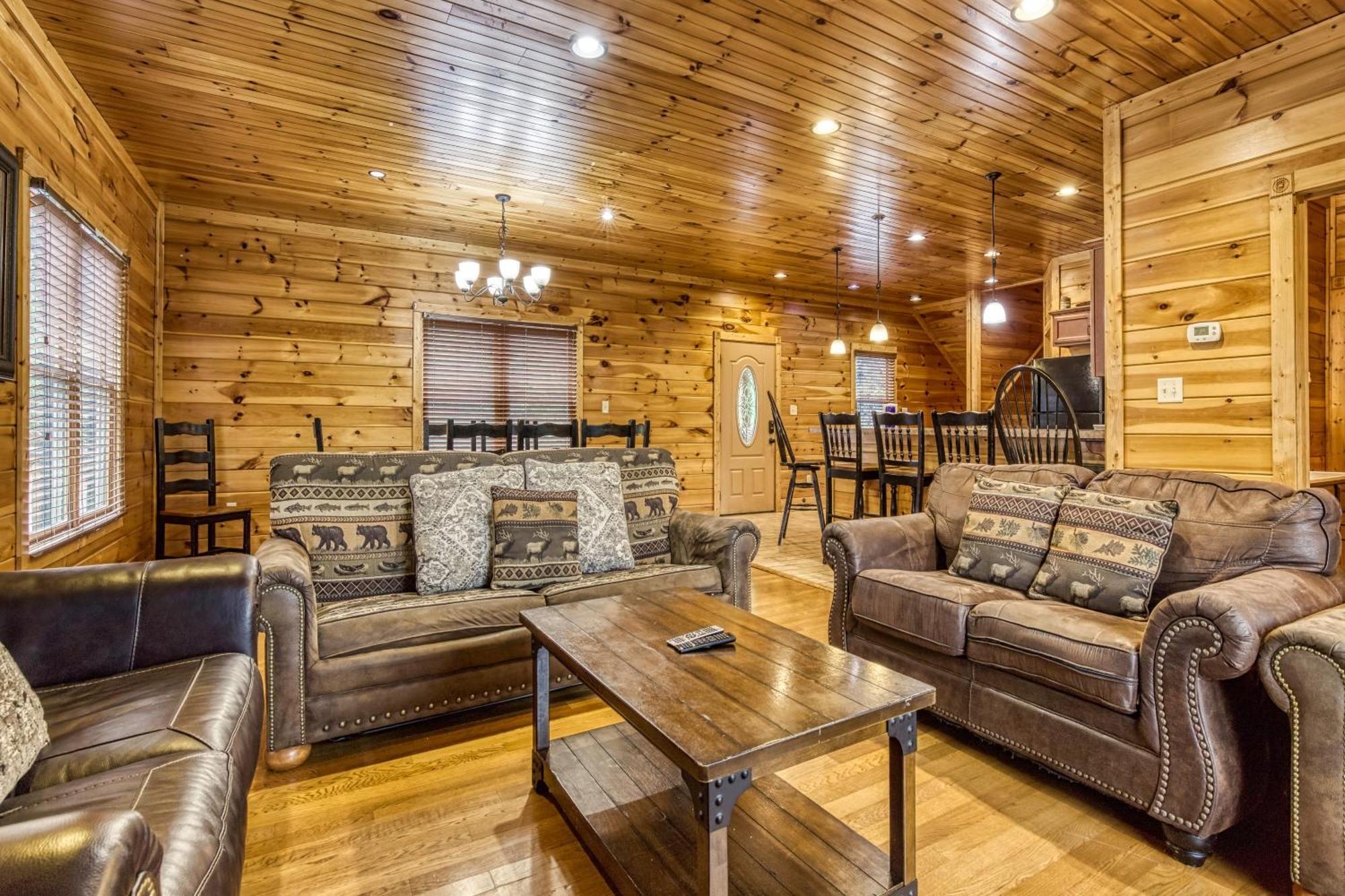 Heights, Hot Tub, Game Room, Theater Room, 1089 Of Free Tickets For Each Paid Day Holiday home Gatlinburg