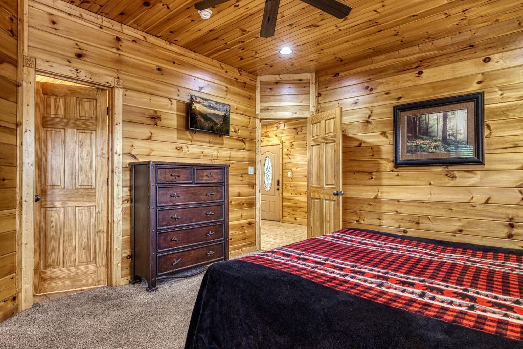 Heights, Hot Tub, Game Room, Theater Room, 1089 Of Free Tickets For Each Paid Day *