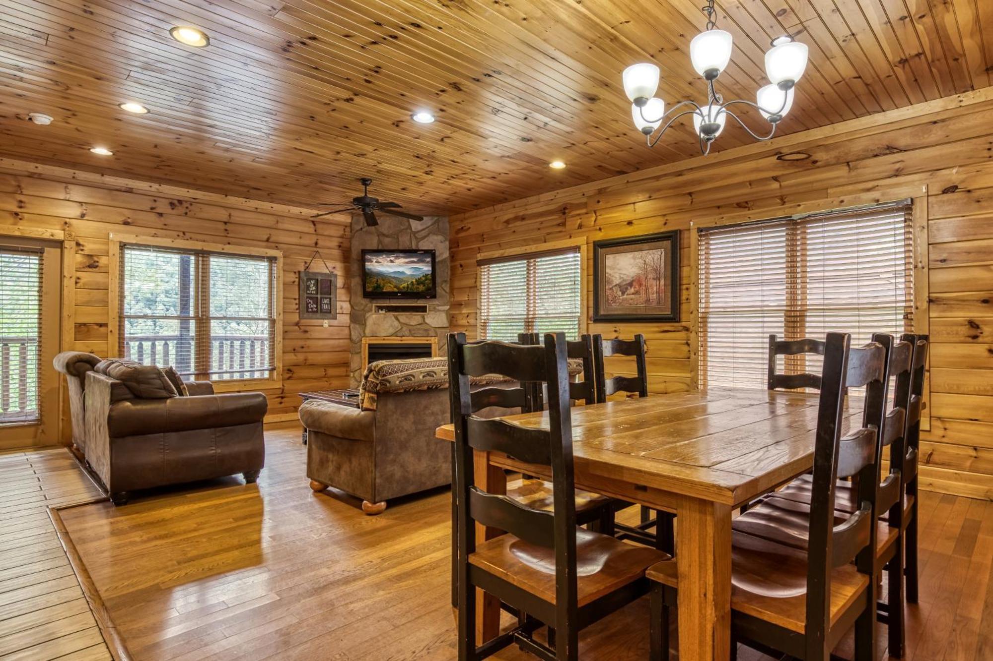 Holiday home Heights, Hot Tub, Game Room, Theater Room, 1089 Of Free Tickets For Each Paid Day