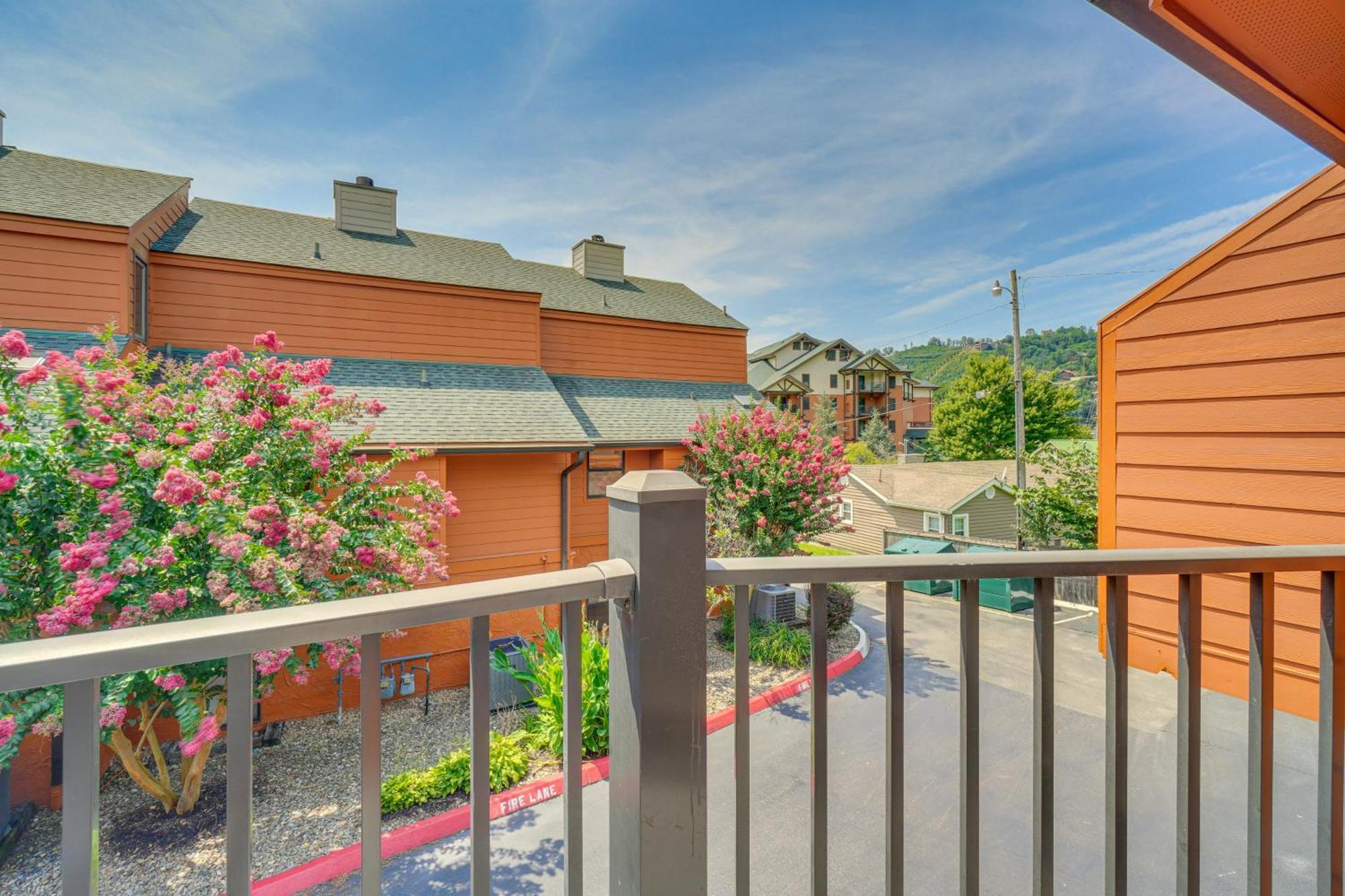 Mountain Townhome With Pool Access!