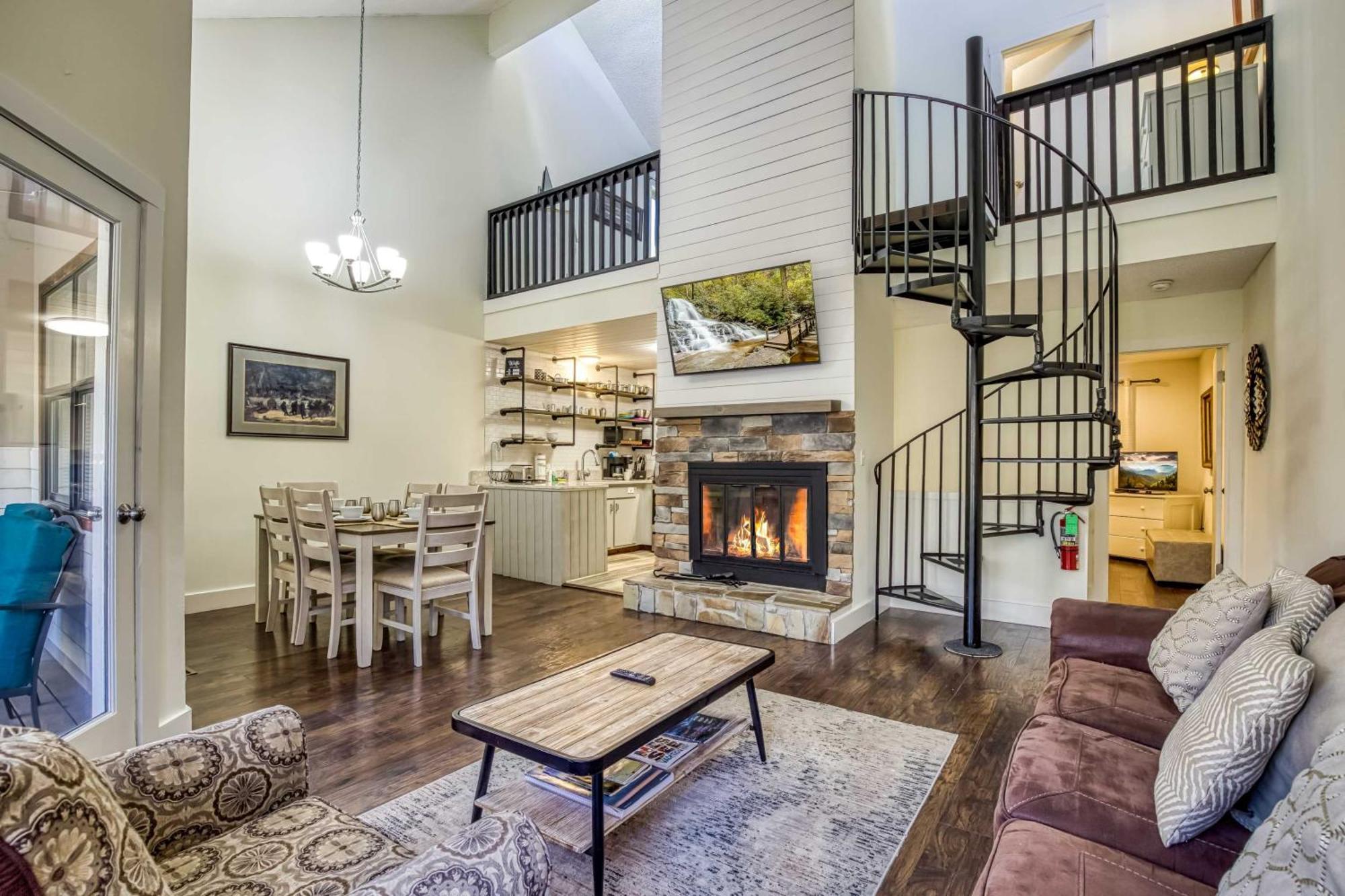Mountain Townhome With Pool Access! Holiday home *