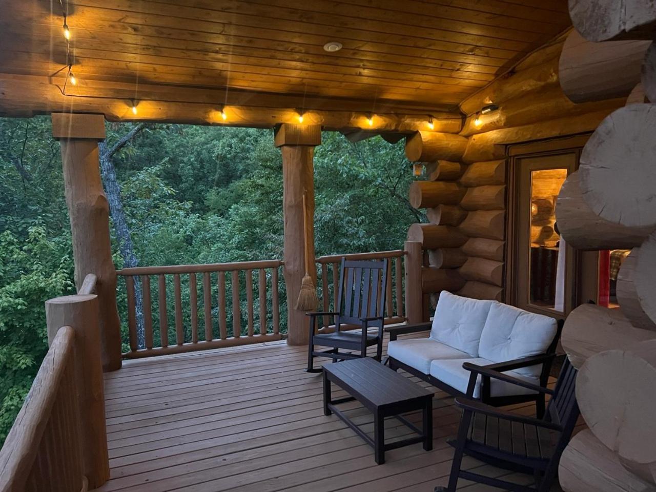 Big Bear Ridge Lodge: Mountain View Log Retreat Holiday home Gatlinburg