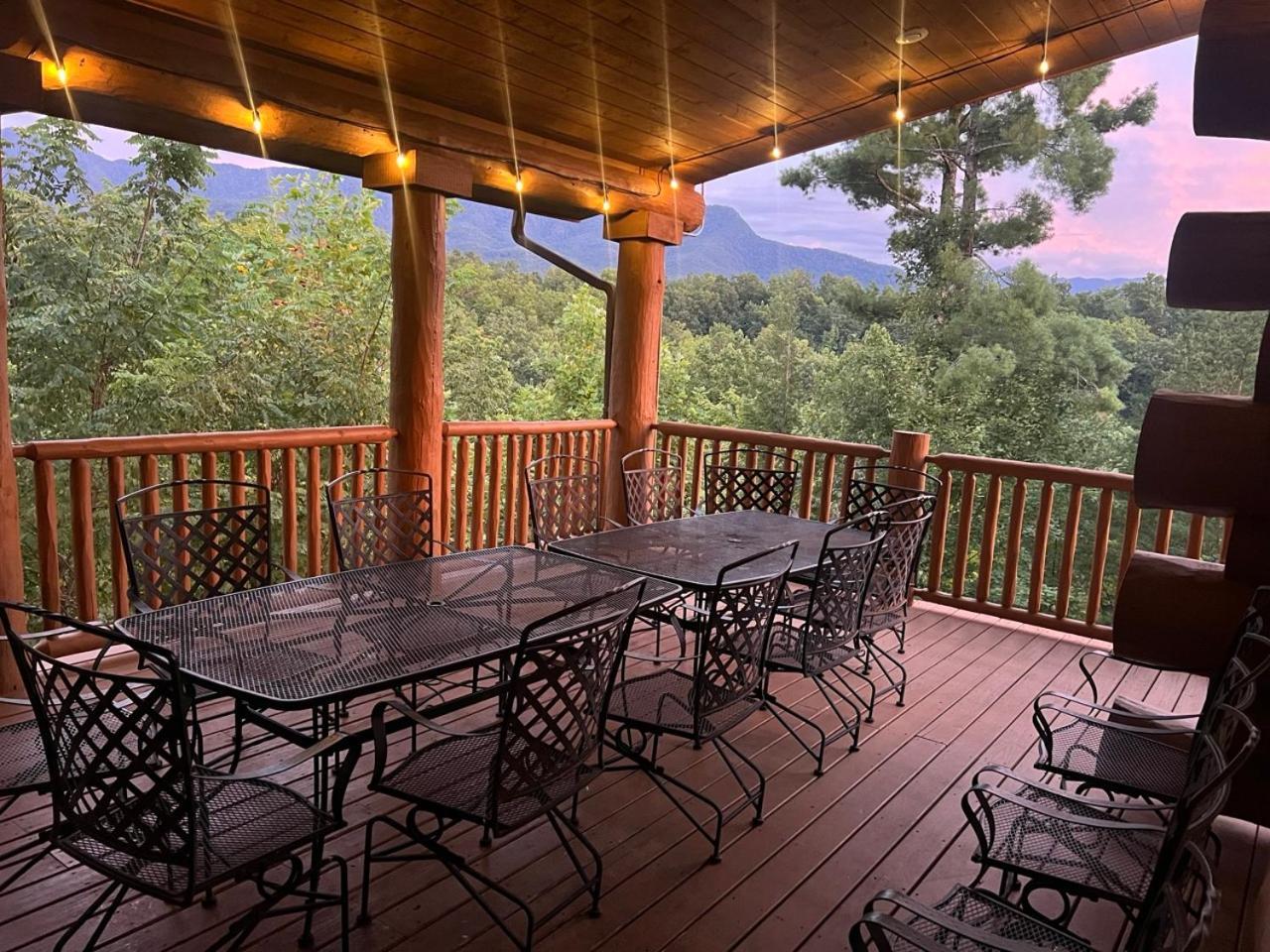 Big Bear Ridge Lodge: Mountain View Log Retreat *