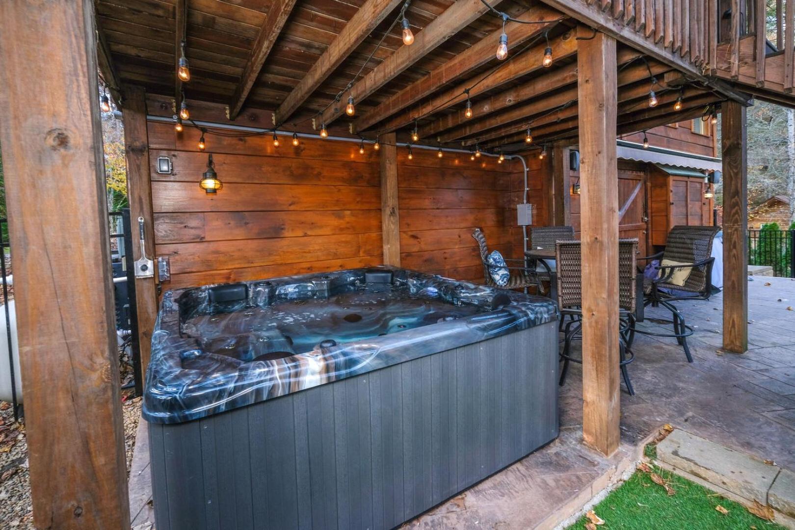 Pitter Patter Swimming Pool Ht Near D'town Gatlinburg